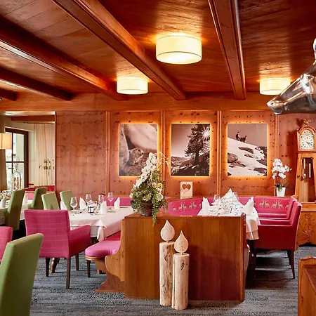 Gaestehaus Edelweiss בית הארחה קרימל